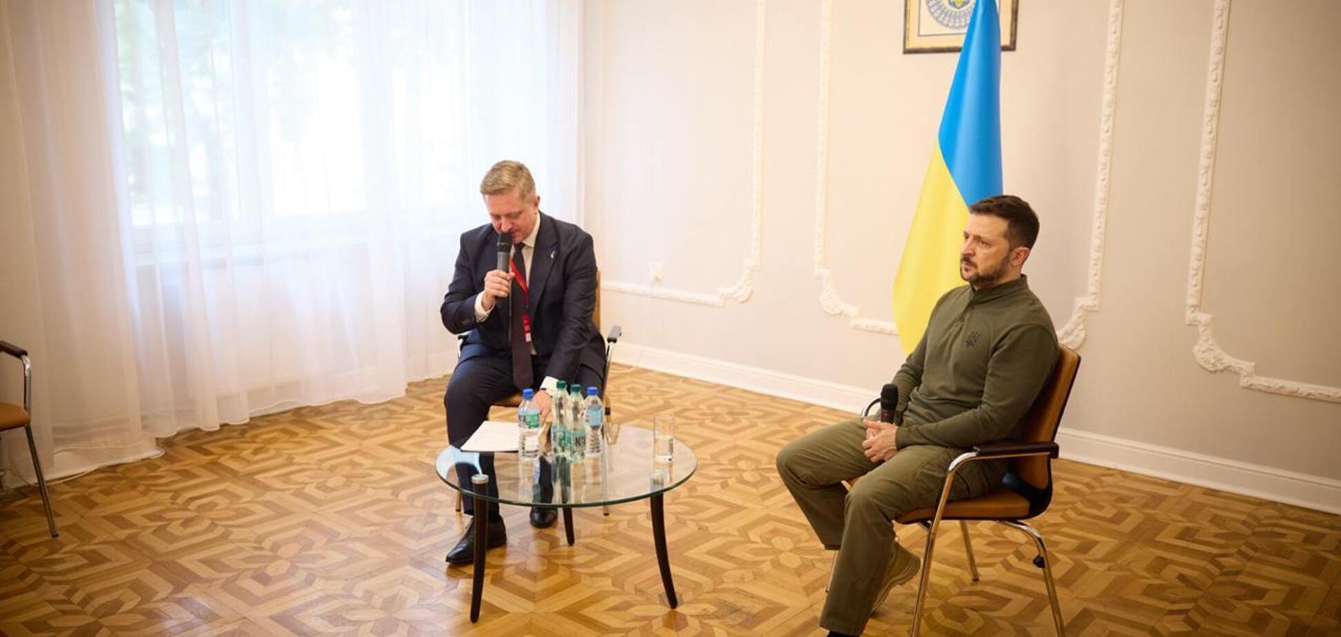 'Дякую всім, хто допомагає Україні': Зеленський зустрівся з представниками української громади в Польщі. Фото