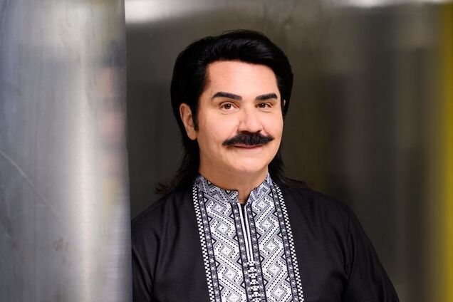 'Не подпускает меня к девушкам': Павел Зибров рассказал о ревностях жены