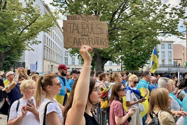 'Росія – загроза всім': у Берліні провели акцію із закликом передати Україні ракети Taurus. Фото