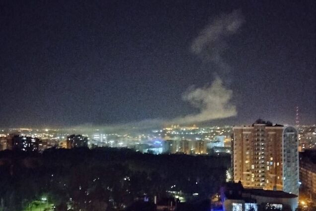 В Белгороде раздались взрывы во время воздушной тревоги: над городом поднялся густой дым. Фото и видео