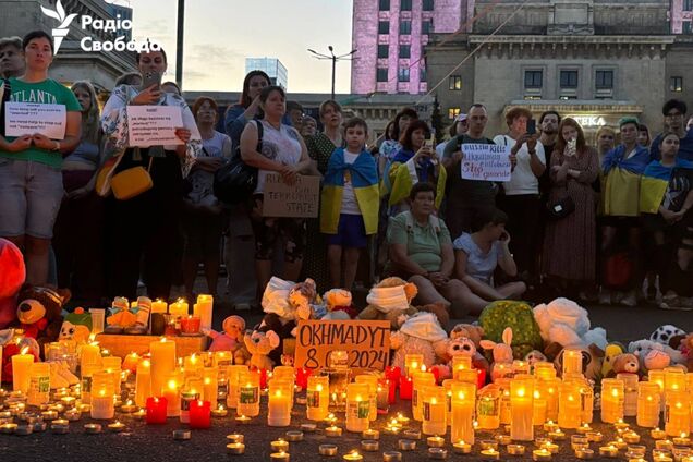 'Чому світ дозволяє вбивати наших дітей?': у Варшаві відбувся мітинг через удар РФ по 'Охматдиту'. Фото