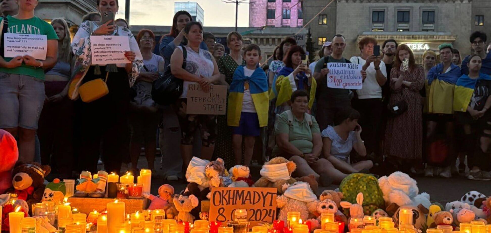 'Почему мир позволяет убивать наших детей?': в Варшаве прошел митинг из-за удара РФ по 'Охматдету'. Фото