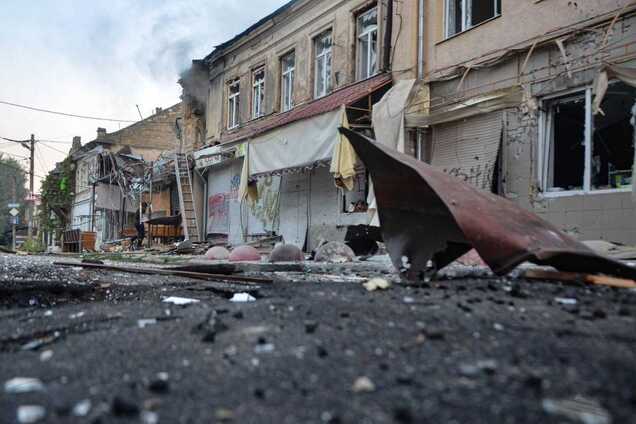 Оккупанты ударили по Херсону: пострадали трое мужчин