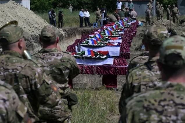 Окупанти почали ховати своїх загиблих у братських могилах в окупованому Луганську – ЗМІ