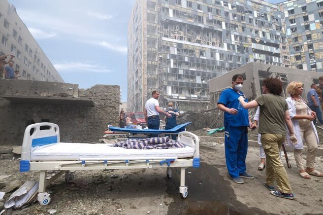 На болотах – радость несусветная: разбомбили детскую больницу в Киеве