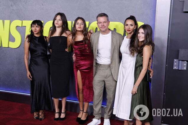 Метт Деймон прийшов на прем'єру свого фільму 'Зачинщики' з мамою, дружиною і 4 доньками. Фото