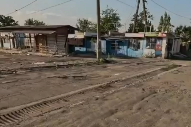 Как выглядит сейчас центр оккупированного Мариуполя: в сети показали местный рынок. Видео