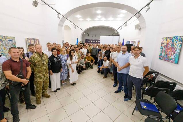 Ми допомогли понад 200 військовим частинам:  Порошенко в Чернівцях розповів про потреби армії