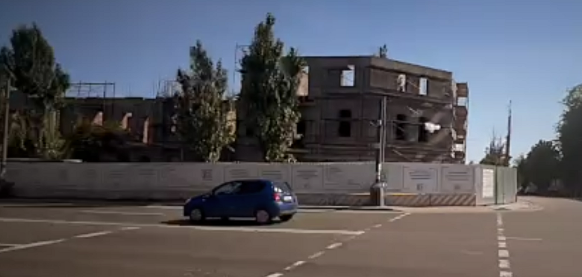 'Замороженный упадок руины': в сети показали, как выглядит историческая часть Мариуполя. Видео