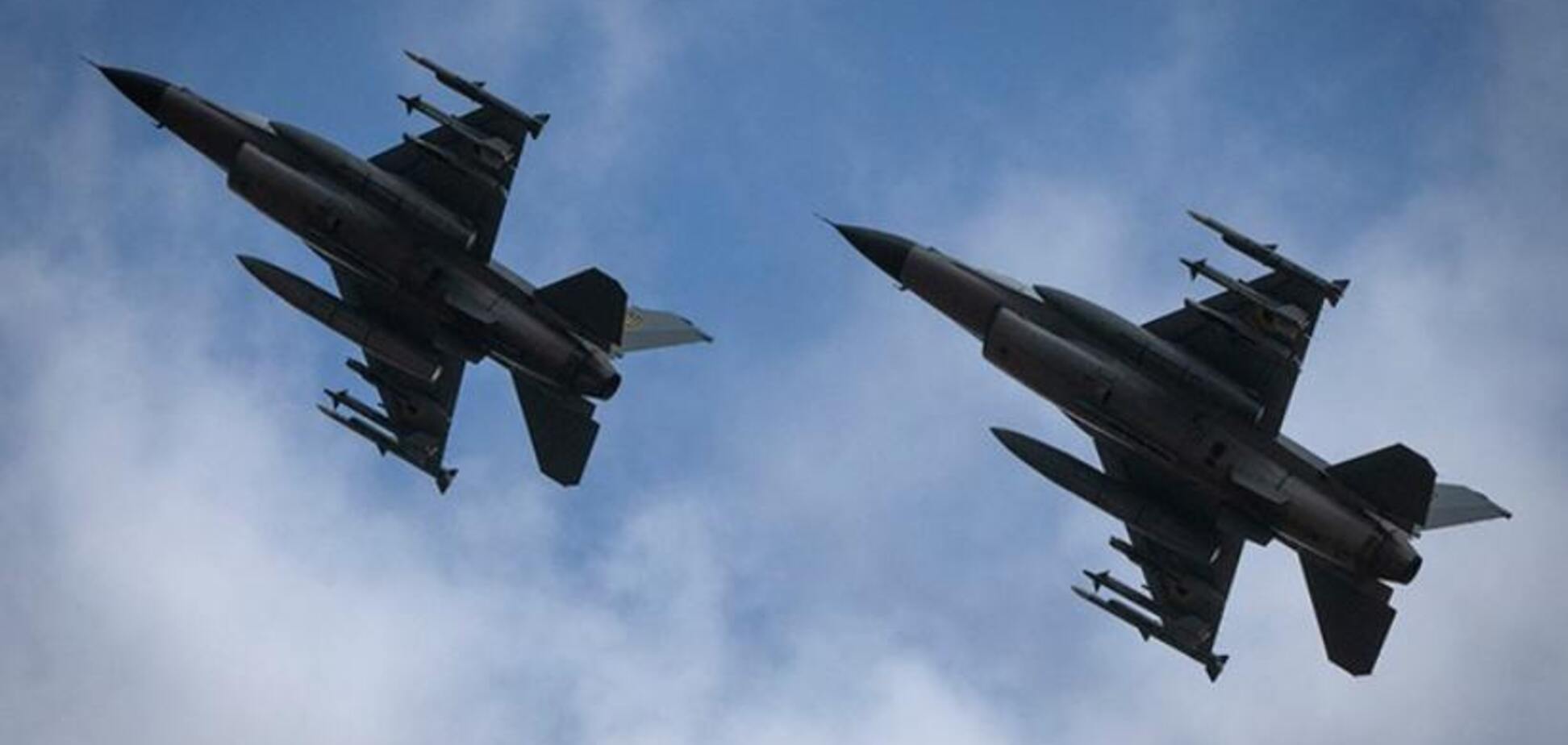 Такой не имеют даже союзники по НАТО: украинские F-16 получили от США новейшую версию РЭБ