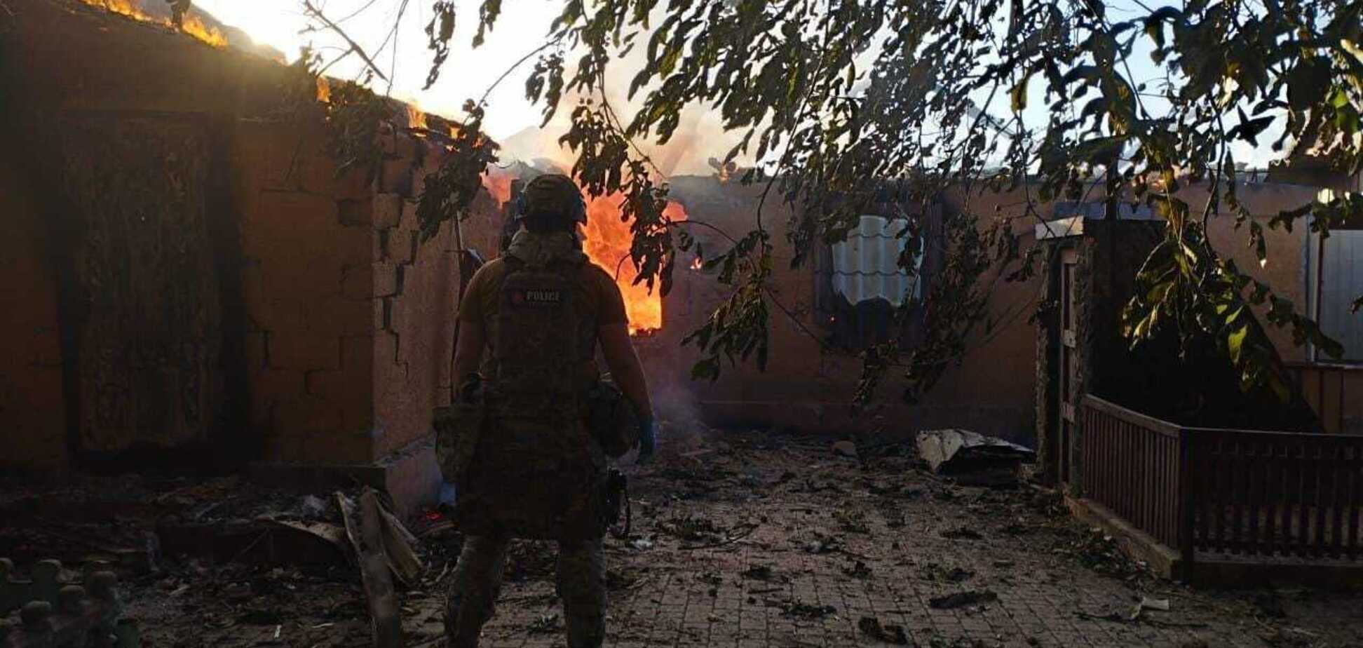 Захватчики ударили по Торецку и Константиновке: разрушены частные дома, есть погибшие. Фото