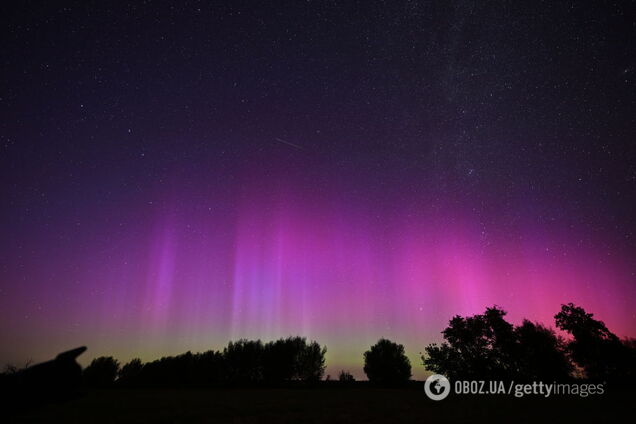 Найпотужніший зорепад року. Жителі з усіх куточків світу діляться вражаючими фото Персеїд і полярного сяйва