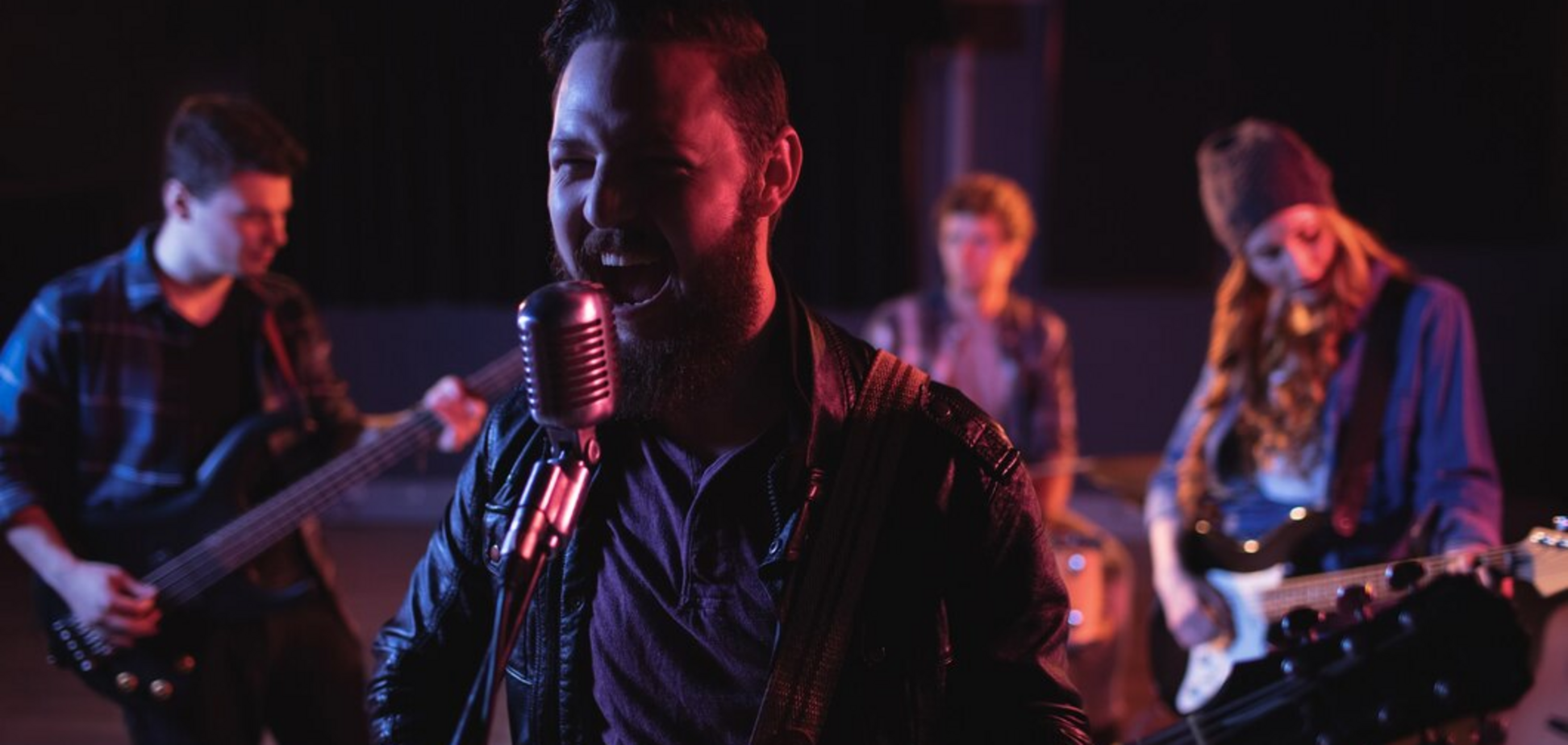 Чому українською 'попмузика' пишеться разом, а 'рок-музика' – через дефіс: пояснення мовознавців