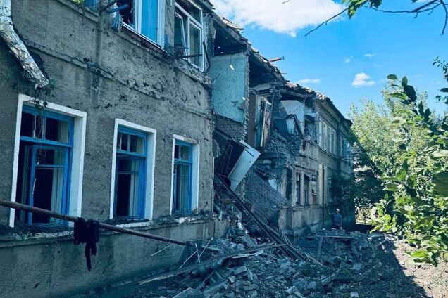 Армия России обстреляла Краматорск пятью ракетами РСЗО 'Смерч': из-под завалов спасли мужчину