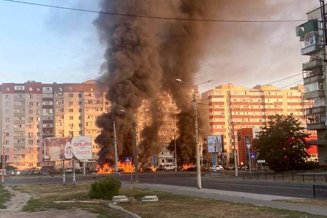 Росіяни ракетою вдарили по житловому масиву в Сумах: рятувальники завершили аварійно-відновлювальні роботи. Фото і відео