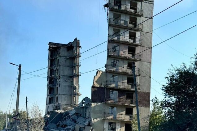 Россияне обстреляли Мирноград в Донецкой области: попали в многоэтажку, есть погибший и раненые. Фото