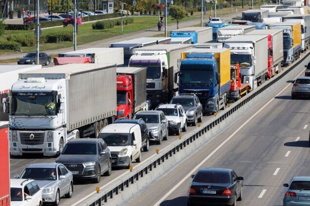 В Києві ввели обмеження для великогабаритного вантажного транспорту: що відомо