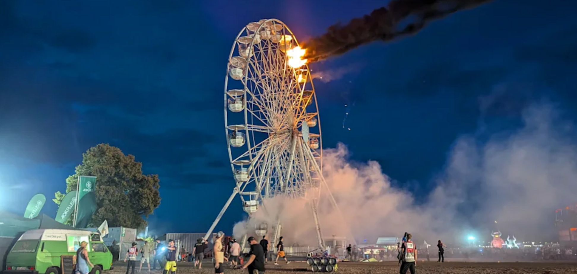 В Германии на фестивале вспыхнуло колесо обозрения: пострадали десятки человек. Фото и видео