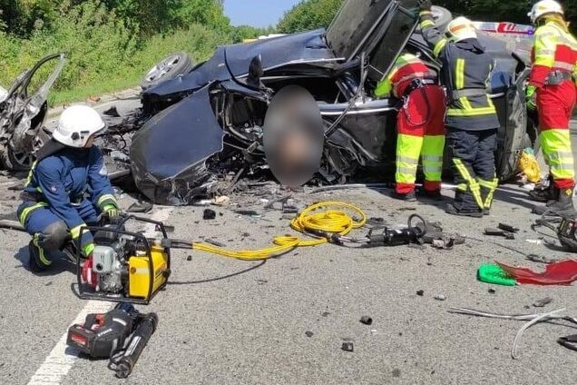 На Прикарпатті сталася ДТП за участю двох легковиків: є загиблі та постраждалі. Фото