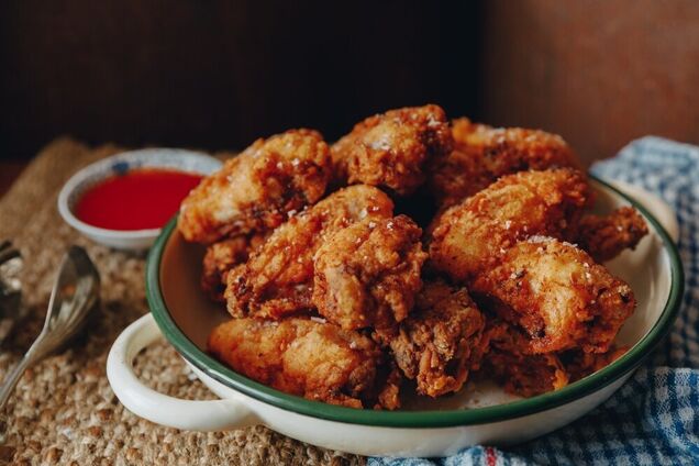 Хрустящие жареные крылышки на сковороде: самый вкусный соус