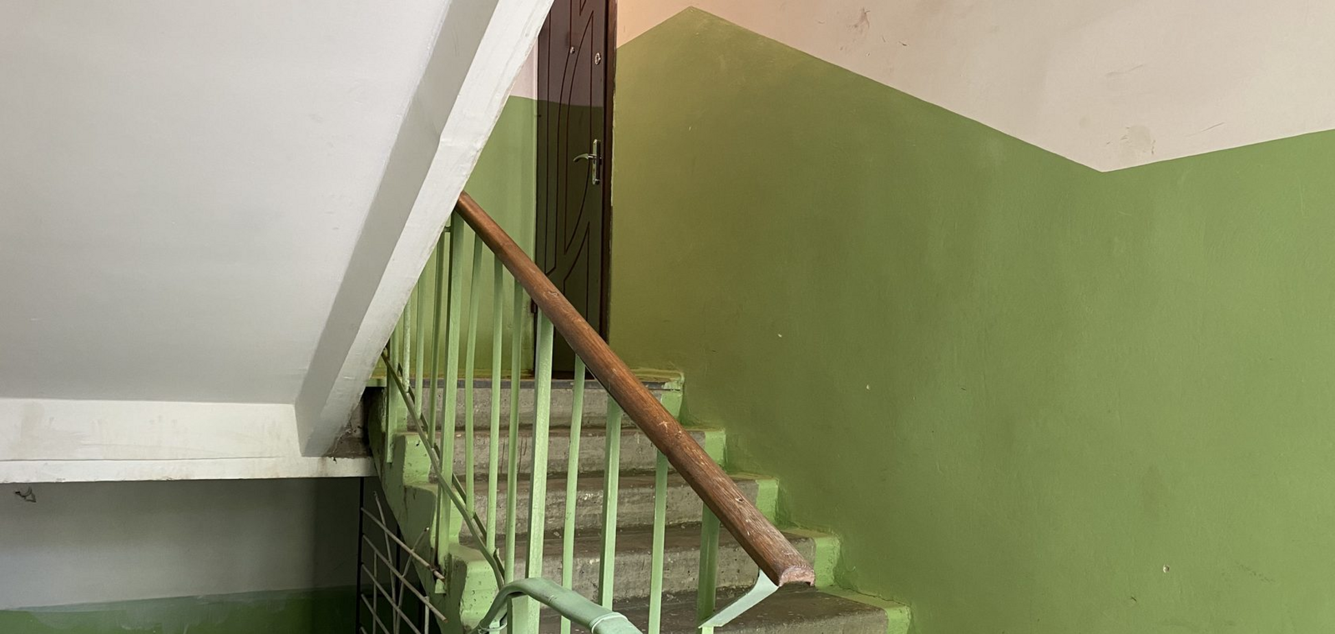 Почему в СССР в домах было нечетное количество ступеней между этажами: интересное объяснение