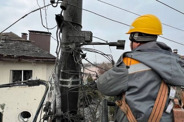 За добу енергетики ДТЕК повернули світло 11 тис. родин після ворожих атак 