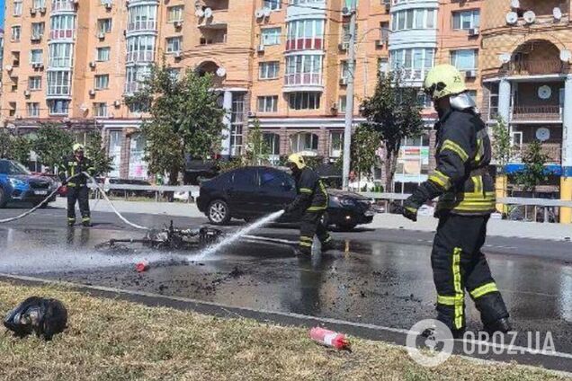 Рятувальники загасили палаючий мотоцикл