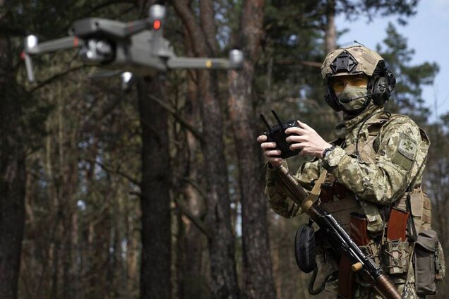 'Замаскований ворог – легке полювання': у ДПСУ показали удари по позиціях загарбників на Вовчанському напрямку. Відео