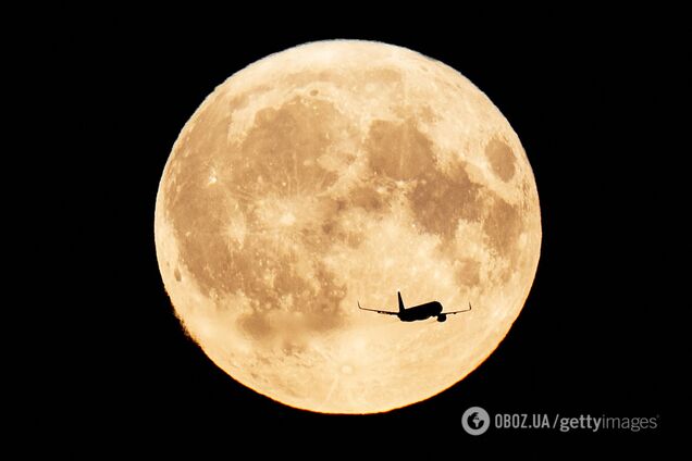 Блакитний супермісяць вразив світ: фото та відео яскравої астрономічної події 
