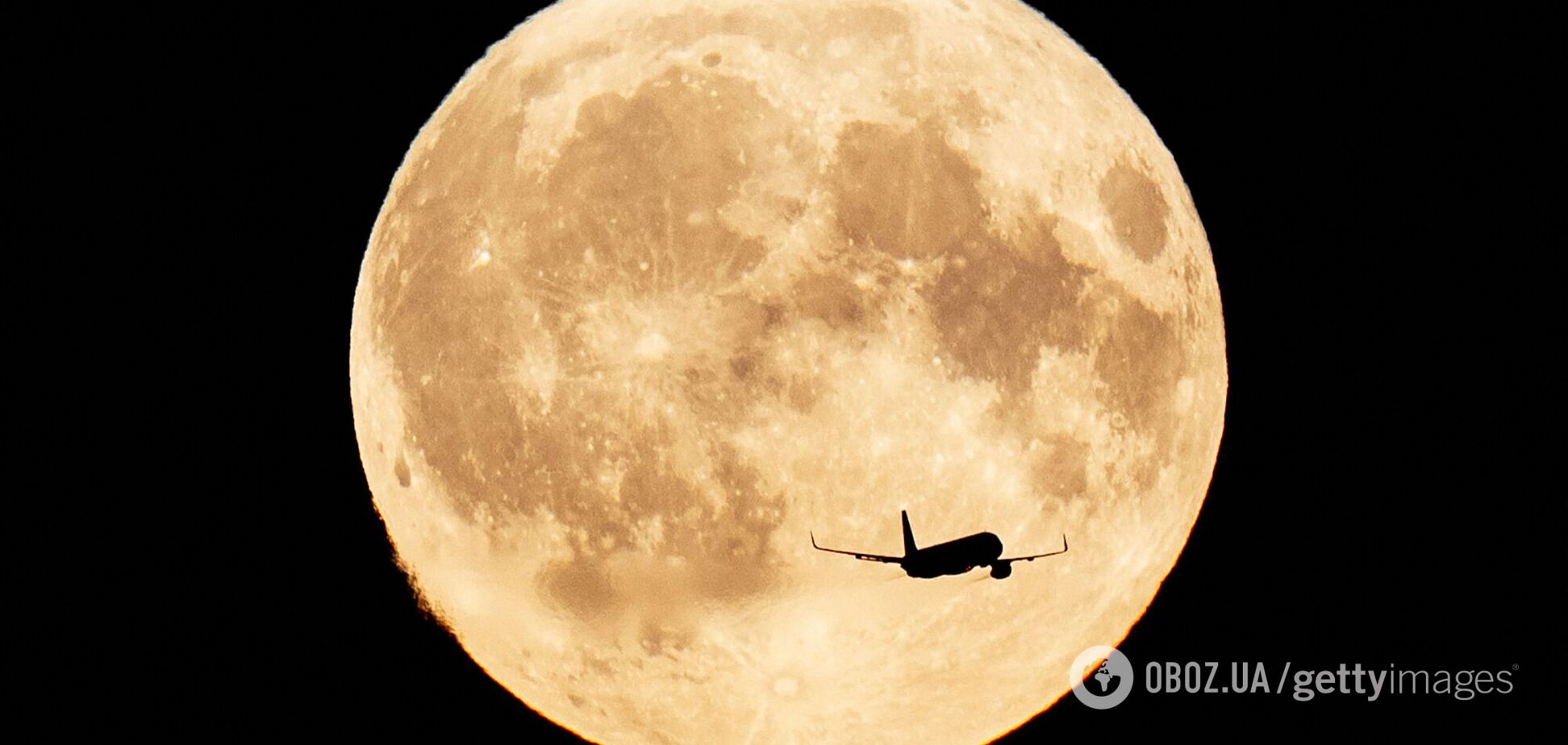 Голубая суперлуна поразила мир: фото и видео яркого астрономического события