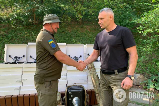 Кличко передал военным новую партию помощи