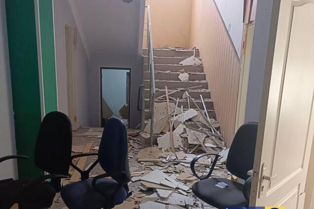 У Каховці приліт по окупаційній адміністрації, є поранені: з'явились фото наслідків