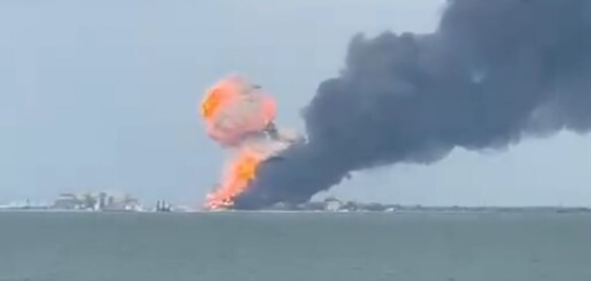 В ВМС официально подтвердили уничтожение российского парома в порту 'Кавказ'