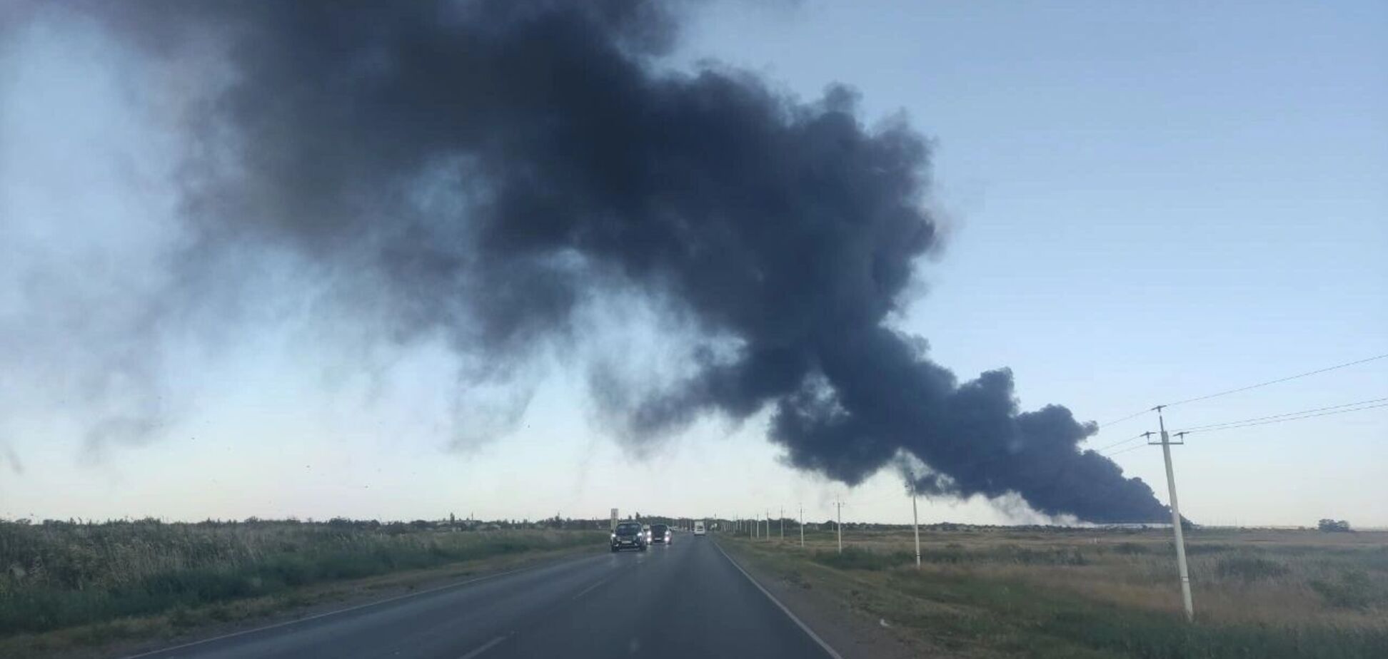 В России пожаловались, что ВСУ снова атаковали нефтебазу в Ростовской области: она горит уже шестой день. Фото и видео