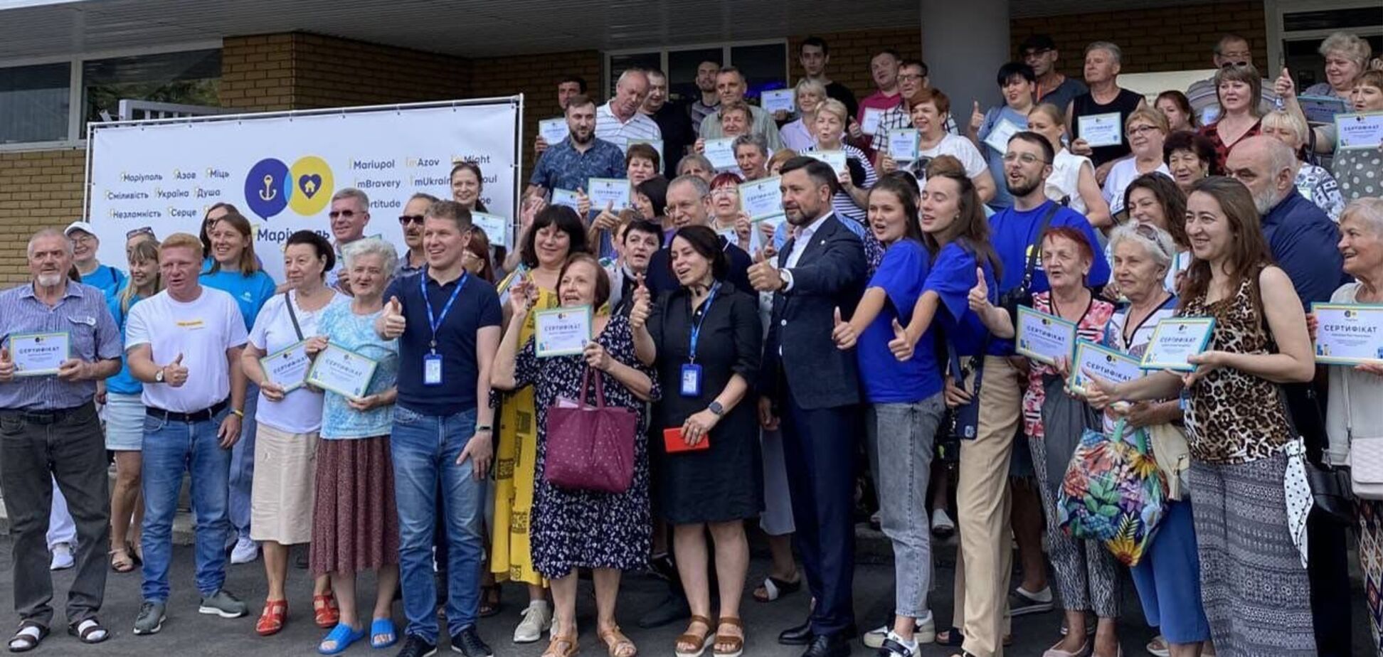 Семьи из Мариуполя получили новое жилье в Днепре, обустроенное при поддержке Фонда Рината Ахметова