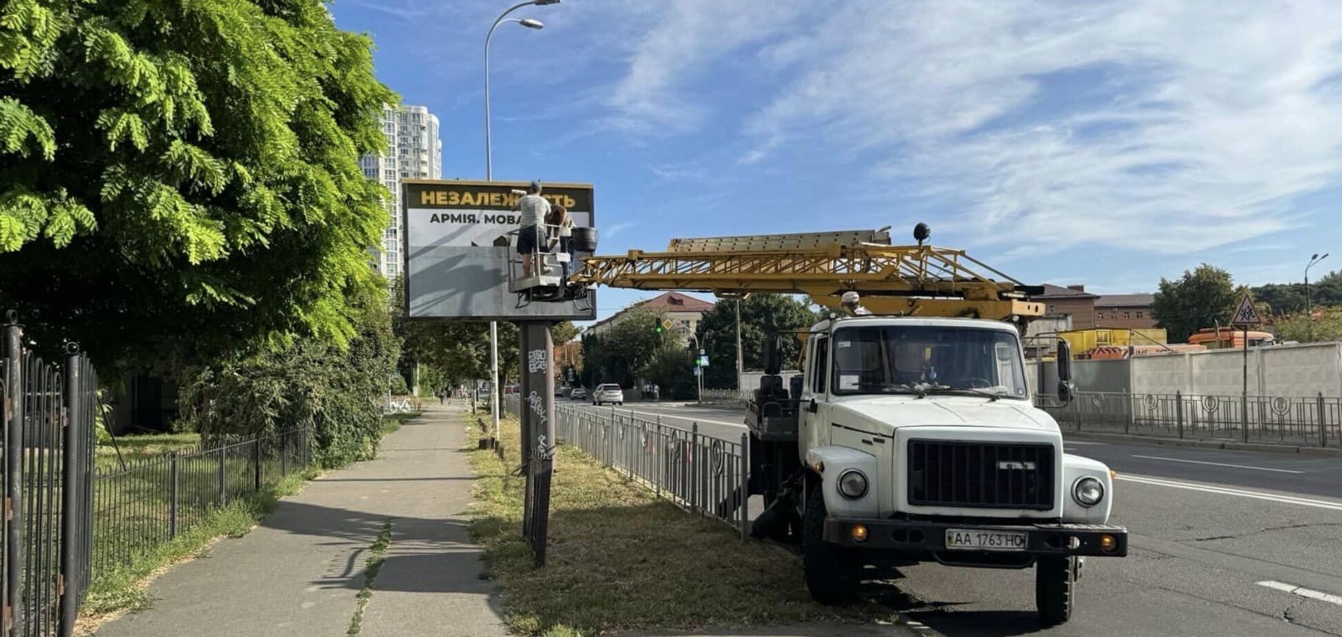 Лозунг 'Армия. Язык. Вера' власти самой нужен…