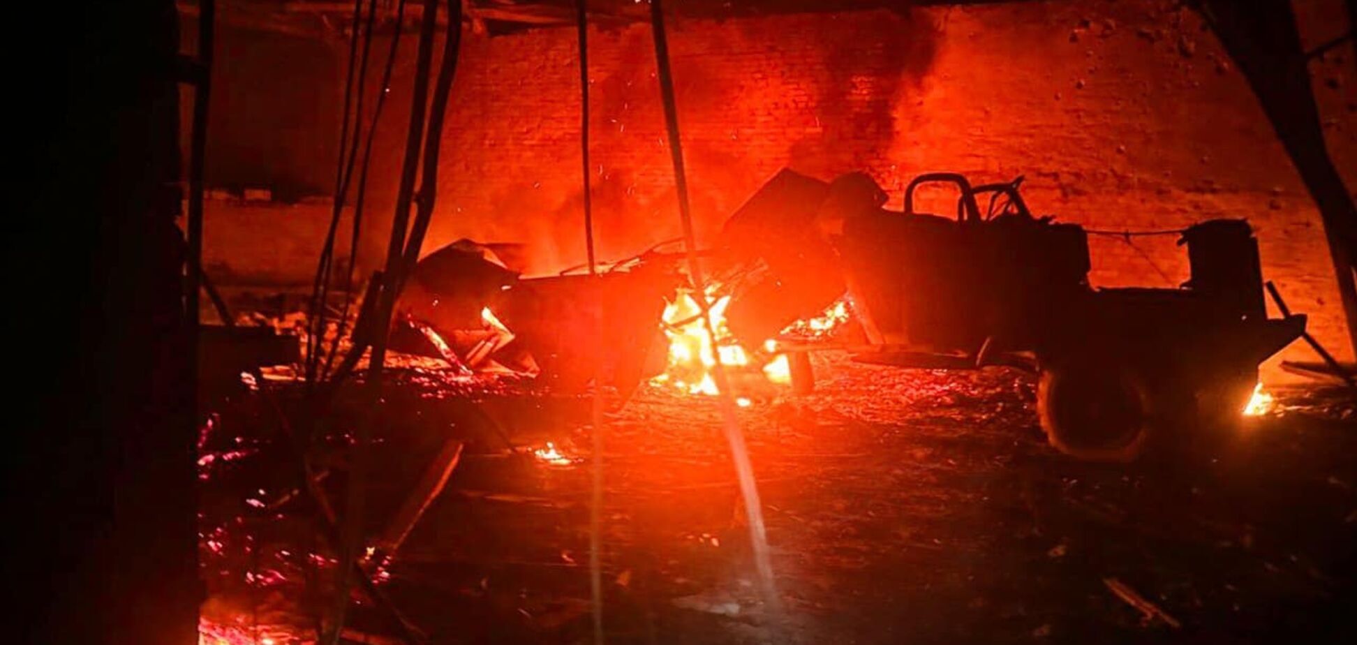 Оккупанты обстреляли Гуляйполе и Степногорск: дотла выжжен музей, ранены спасатели. Фото