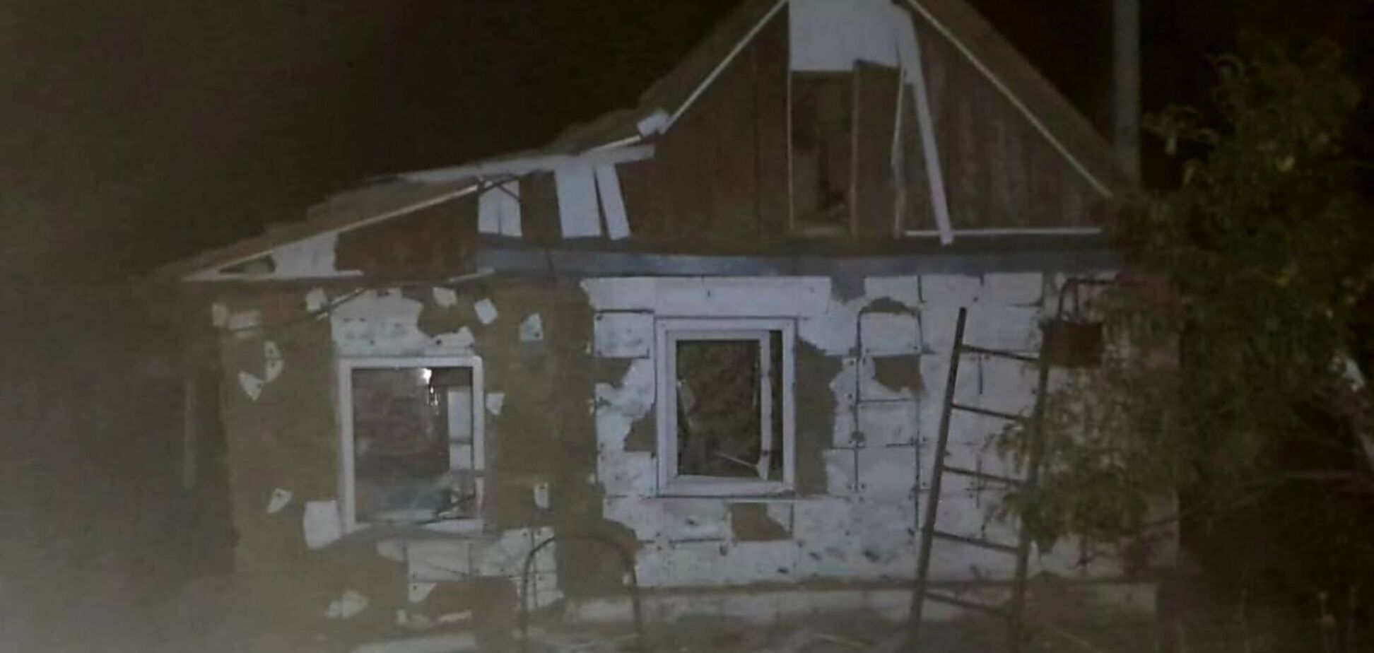 Окупанти вночі атакували Дніпропетровщину, є руйнування і постраждала. Фото