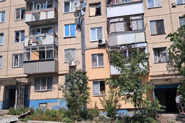 Окупанти вдарили з артилерії по Нікополю: загинув чоловік, серед постраждалих – дитина. Фото