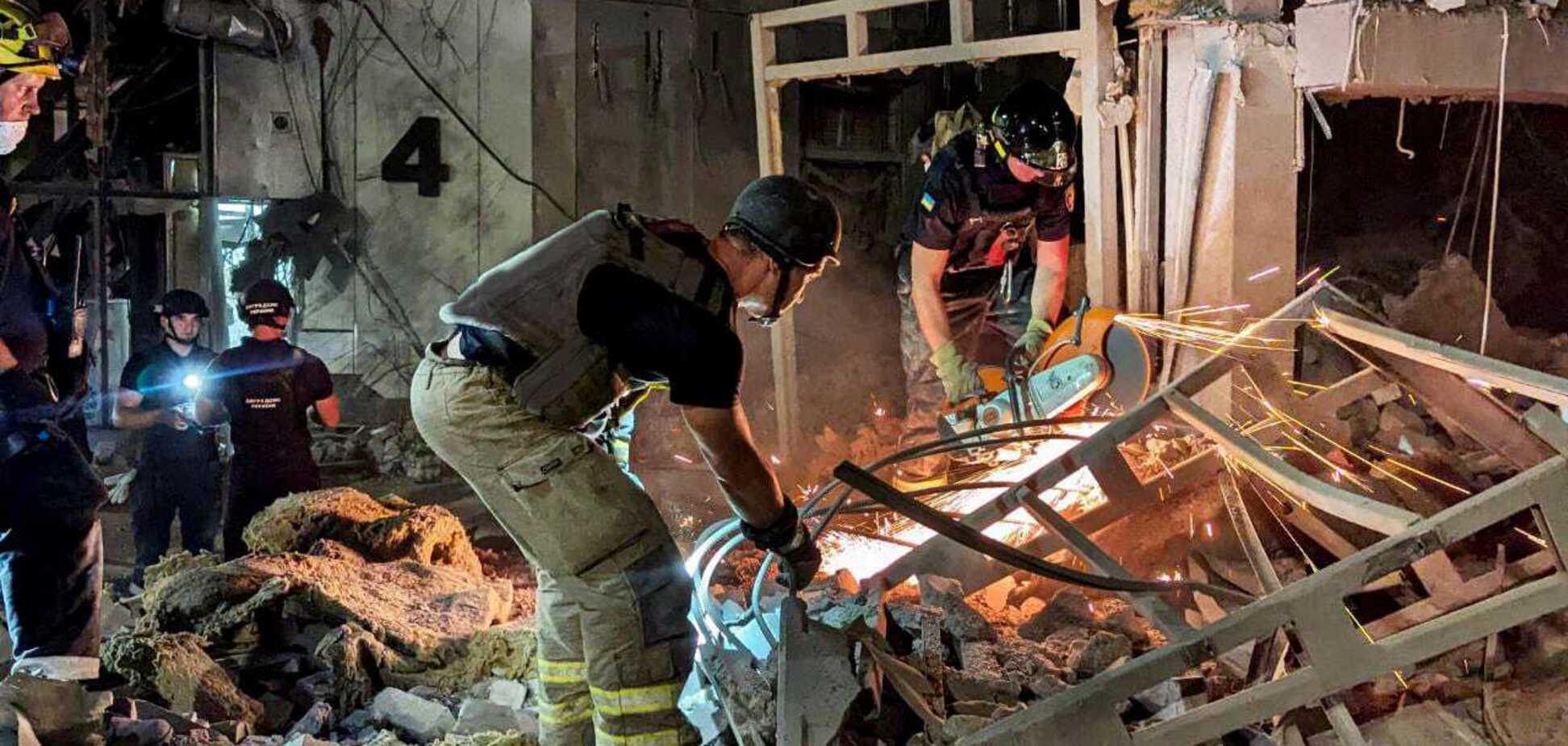 Количество погибших в Кривом Роге в результате удара РФ по гостинице возросло до четырех: разбор завалов завершен. Фото
