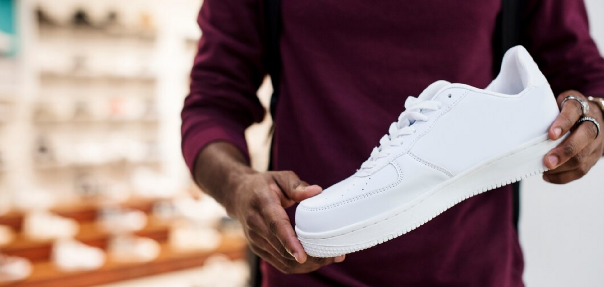 Як відмити білі шкіряні кросівки чи кеди: ідеальні поради на осінь