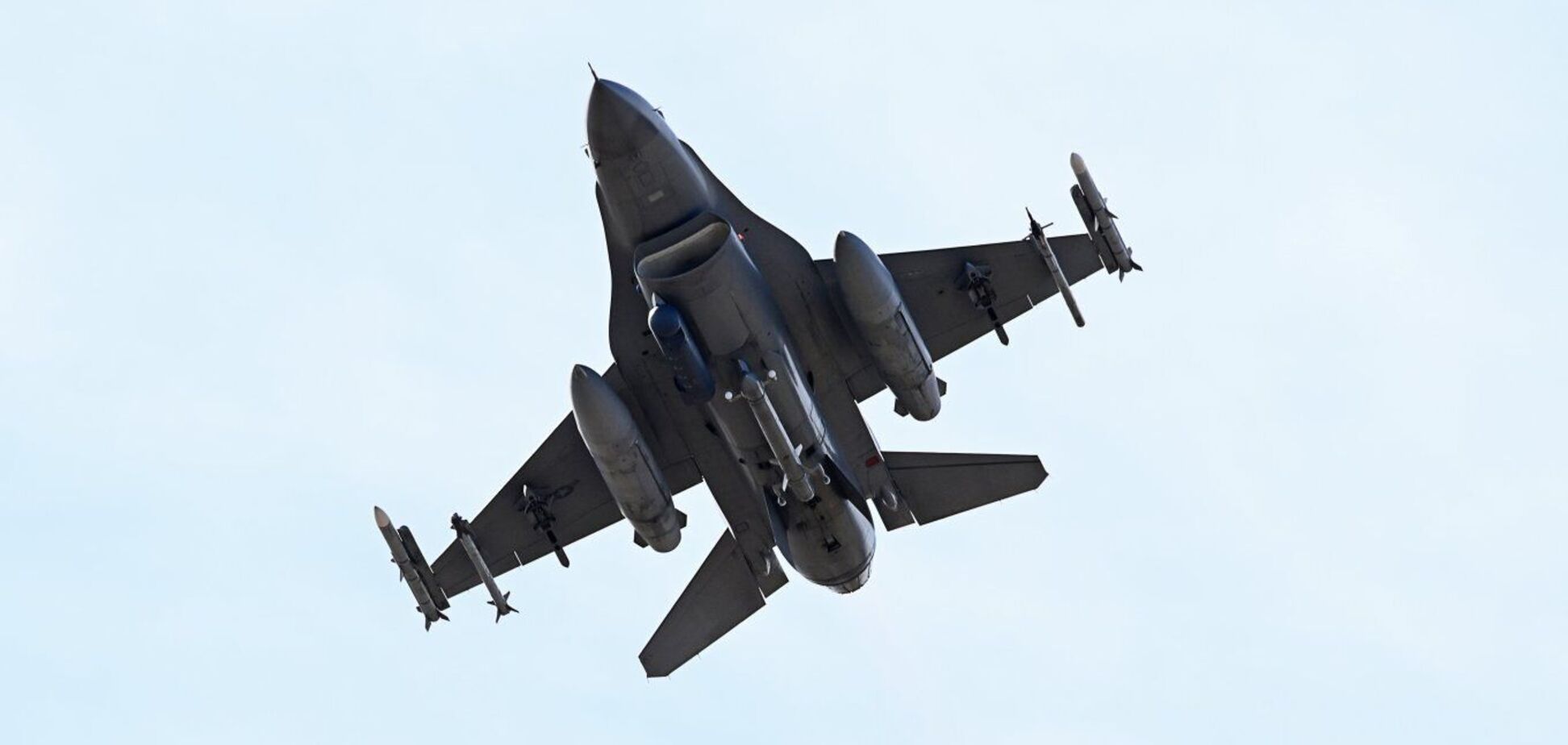 Истребитель F-16 в Украине потерпел крушение: летчик героически погиб