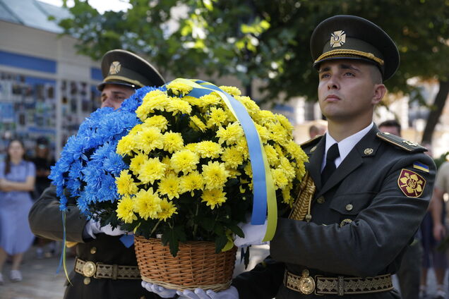 В Украине почтили память память защитников, погибших в боях с российскими оккупантами. Фото и видео акций в разных городах