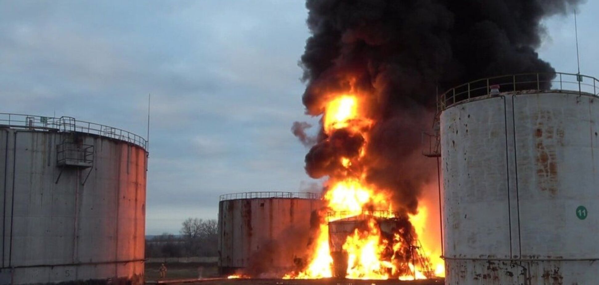 В Белгородской области пожаловались на атаку БПЛА на нефтебазу: произошел пожар