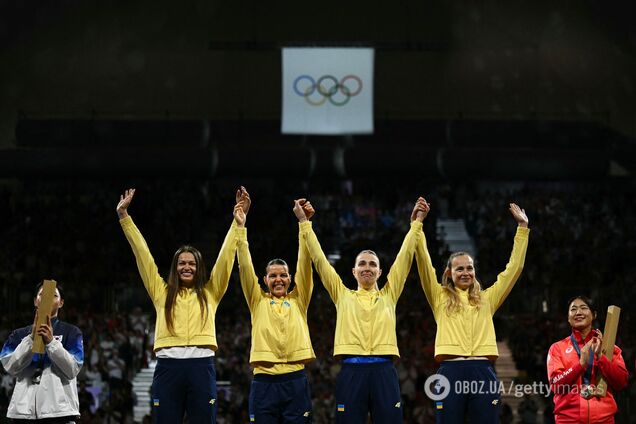 "Неймовірне!" Як українки заплатили за перемогу на ОІ-2024, а іноземні журналісти оточували Харлан і питали, чи популярніша вона за футболістів