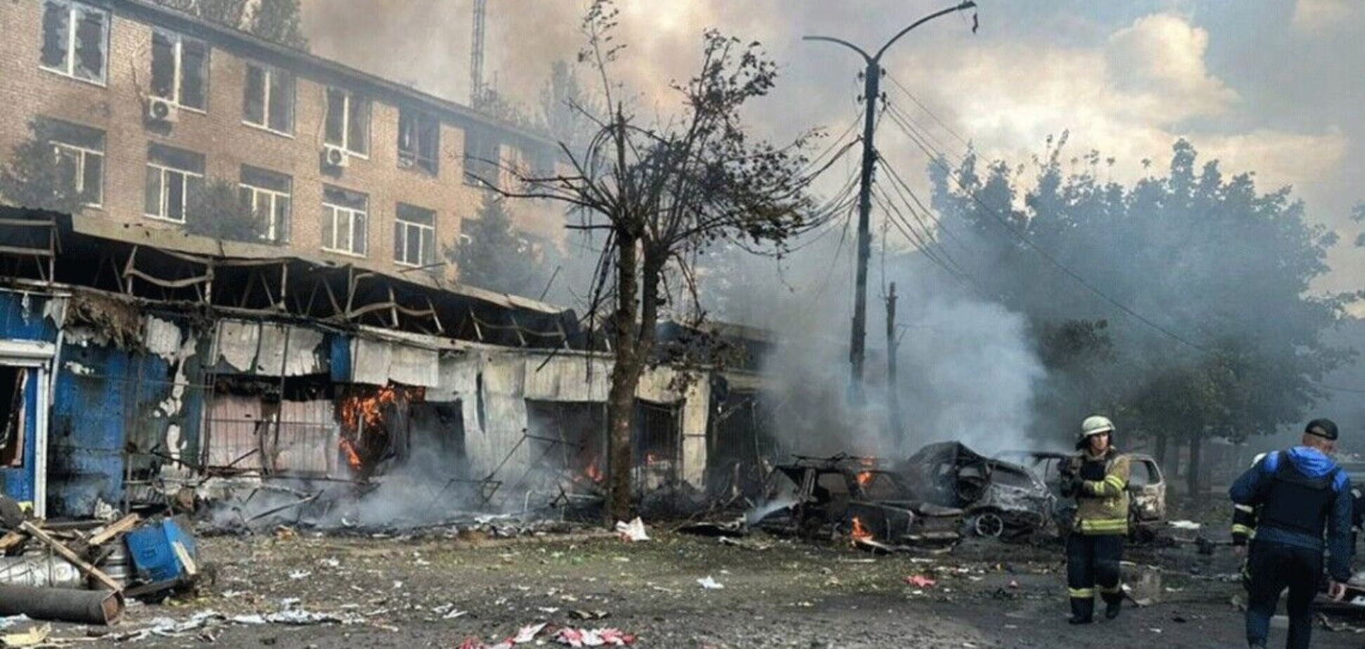 Россияне ударили по многоэтажкам в Константиновке: есть жертва и пострадавшие