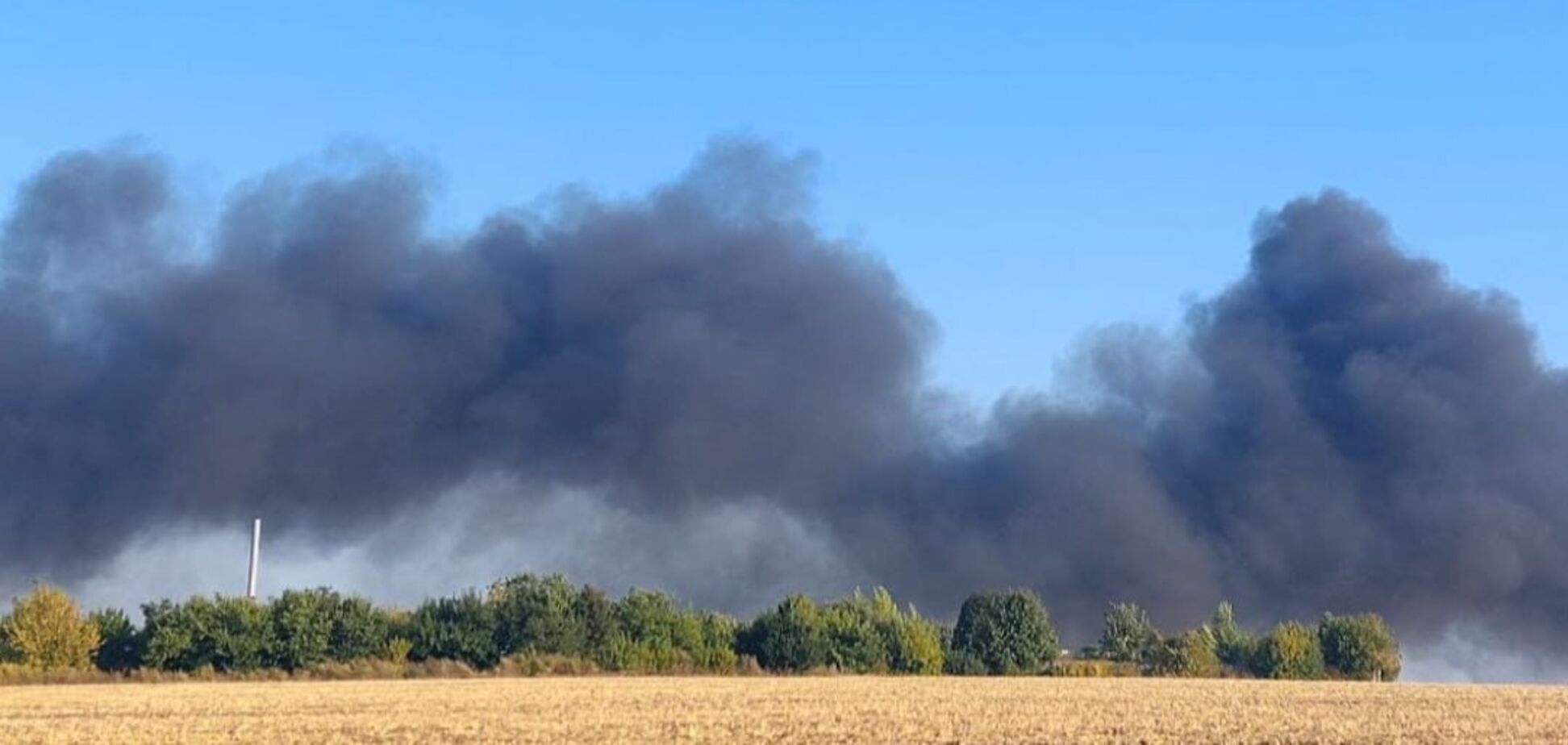 Оккупанты нанесли удар по гражданской инфраструктуре Сум: возник пожар, есть погибшие и раненые. Фото