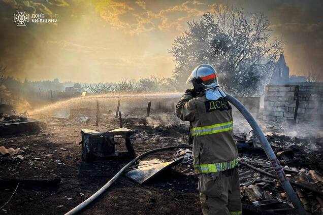 На Київщині загинула жінка, яка палила траву: спливли деталі трагедії. Фото і відео