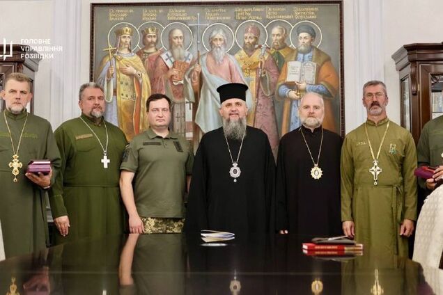 Глава ПЦУ Епифаний встретился с капелланами ГУР МО и вручил им награды. Фото