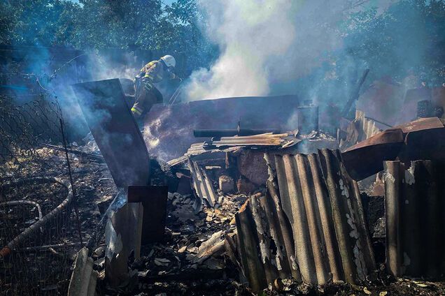 На Миколаївщині внаслідок ворожої атаки виникли пожежі, пошкоджено базу відпочинку